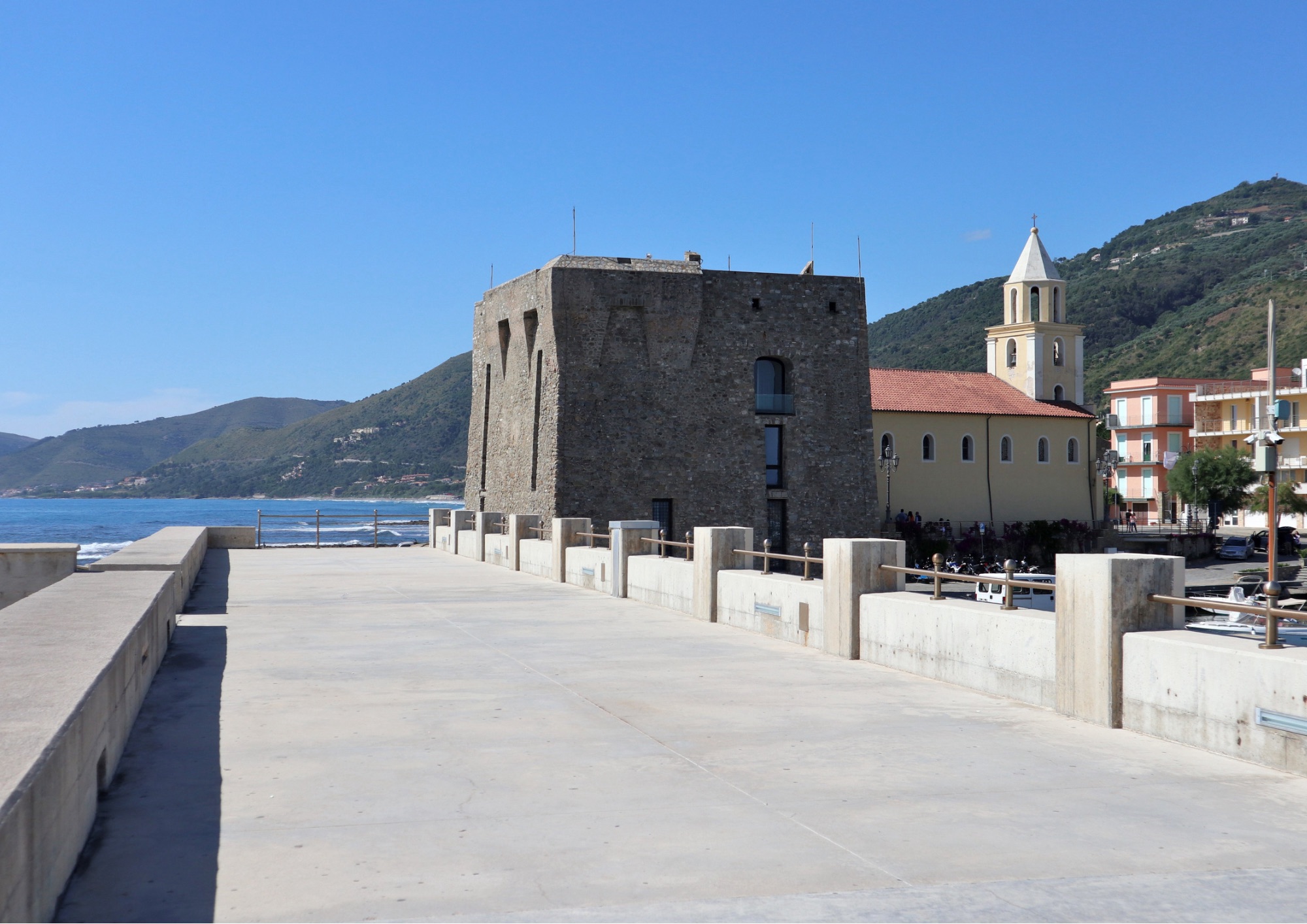Cilento, tra mare e borghi: le passeggiate da fare tra natura e storia del Mediterraneo