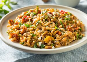 Insalata di farro: il piatto fresco e versatile che unisce gusto, salute e tradizione