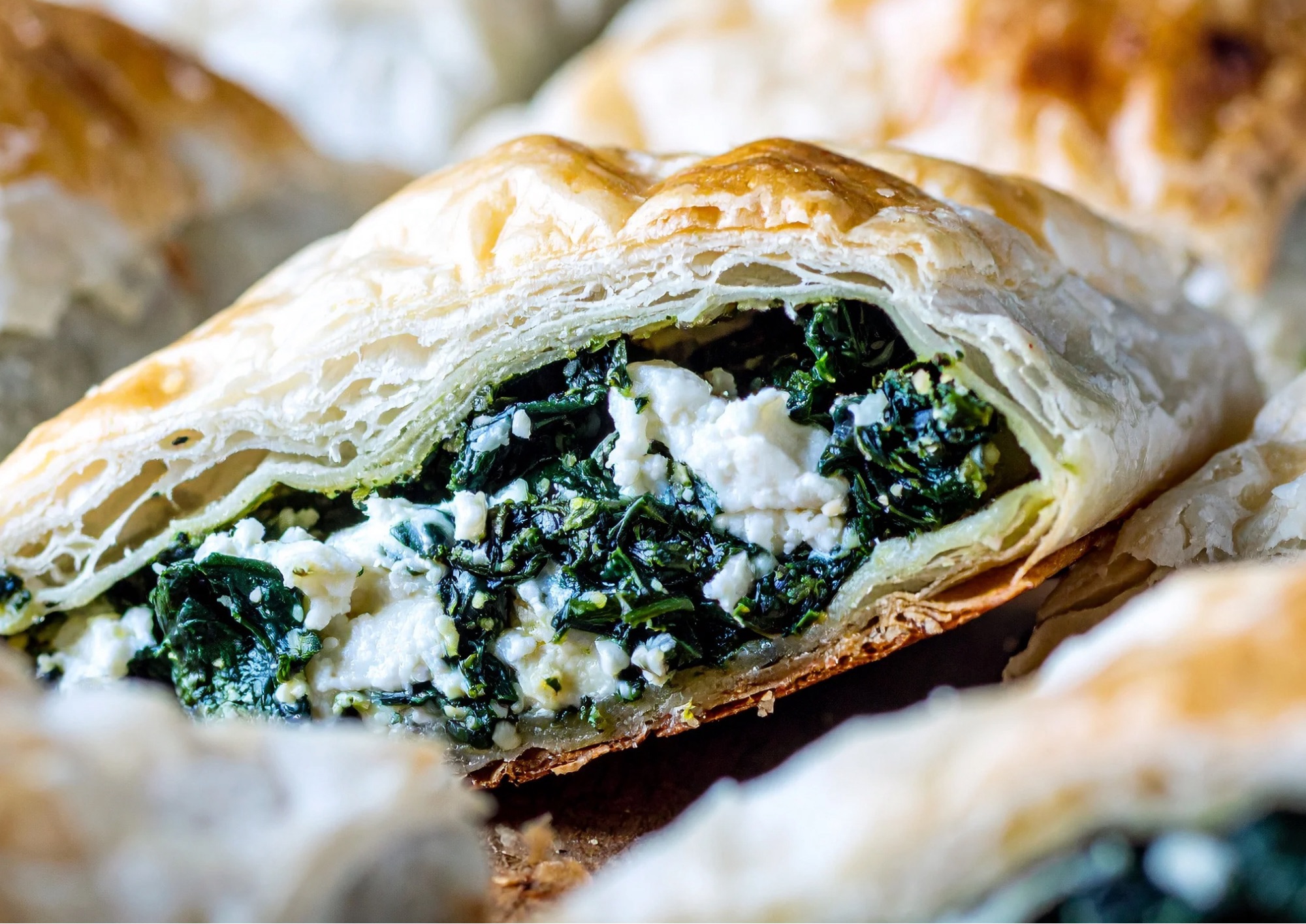 Torta rustica spinaci e mozzarella: la ricetta semplice della tradizione italiana