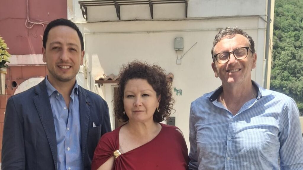 Ss18 pericolosa, buche e rattoppi alla meno peggio: la denuncia di “Vietri che vogliamo”  