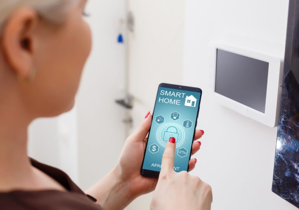 Sicurezza domestica, cresce l’uso di tecnologie smart: dalle telecamere agli allarmi integrati