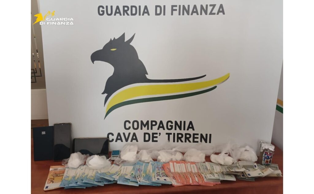 Blitz della guardia di Finanza nel salernitano: sequestrati droga e contanti, due arresti