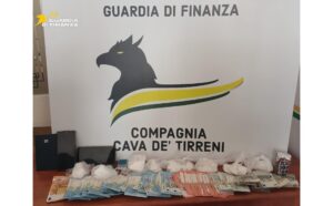 Blitz della guardia di Finanza nel salernitano: sequestrati droga e contanti, due arresti