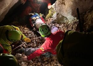 Monte Cervati, maxi simulazione di soccorso del CNSAS Campania: esercitazione complessa tra grotta, dispersi e lavoro notturno