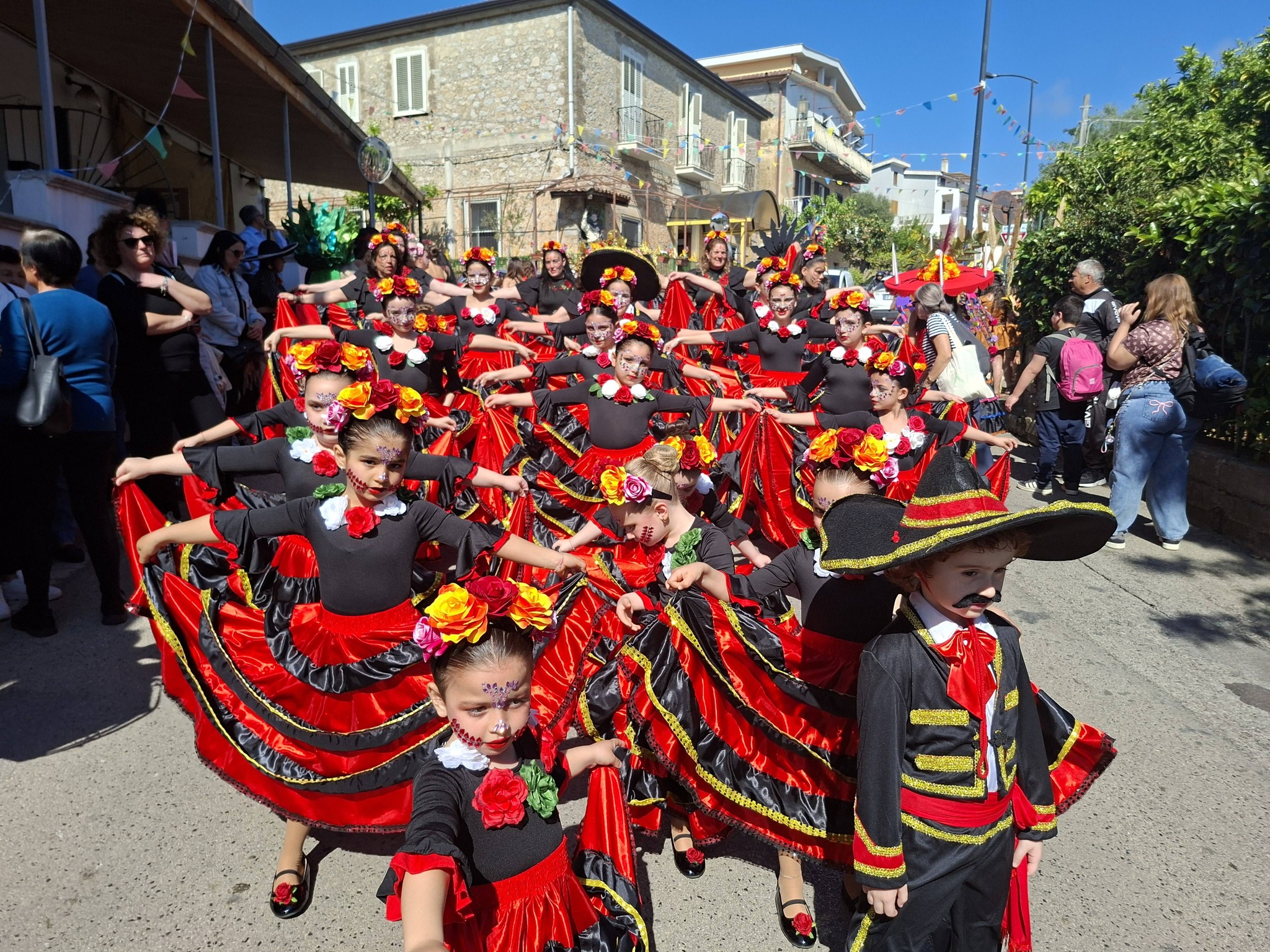 Grande successo per il Carnevale InCamerota 2026: migliaia di presenze a Marina di Camerota