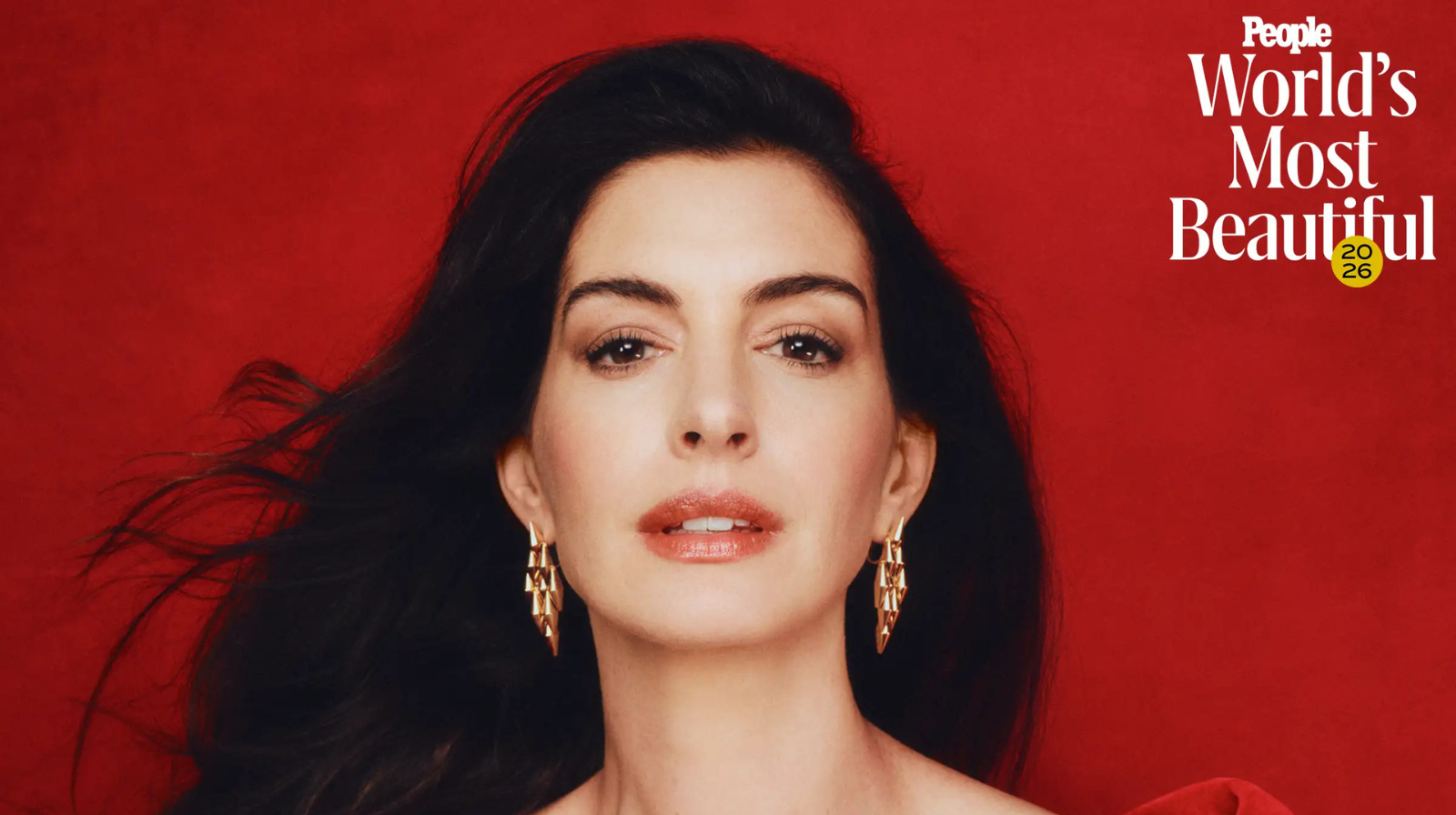 Anne Hathaway eletta “Most beautiful” da People: nuovo equilibrio tra cinema e vita privata