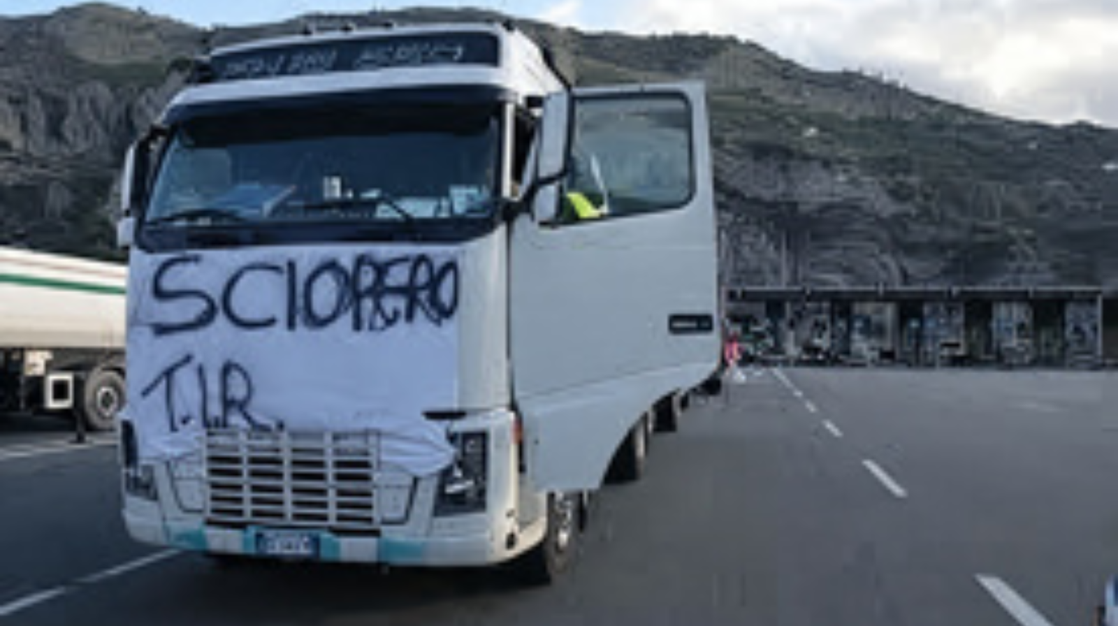 Aumento costo carburanti, si spengono per 5 giorni i motori dei camion