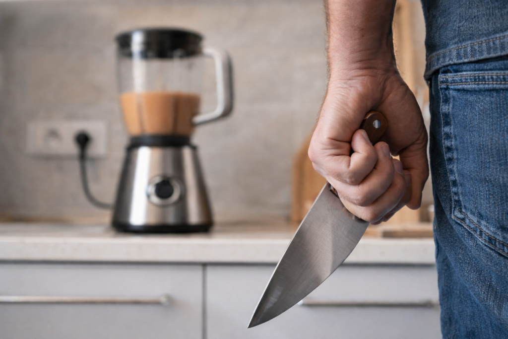 Eboli, uccise il padre dopo una lite per il rumore del frullatore: chiesti 25 anni