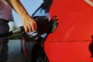 Caro carburante: 7 consigli pratici per ridurre i consumi