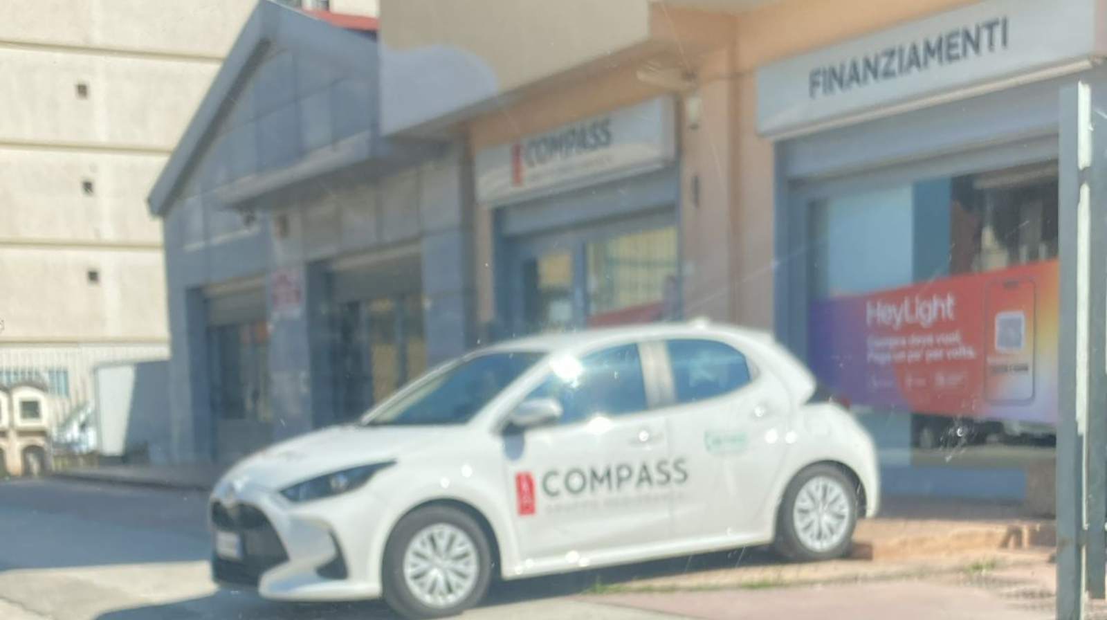 Colpo con esplosivo alla Compass di Sala Consilina