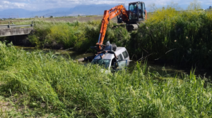 Eboli, pulmino finisce fuori strada a Coda di Volpe: tre feriti, uno in gravi condizioni