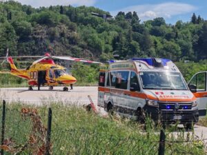 Montecorice, auto precipita a Punta Capitello: quattro persone salvate dopo il volo nel burrone