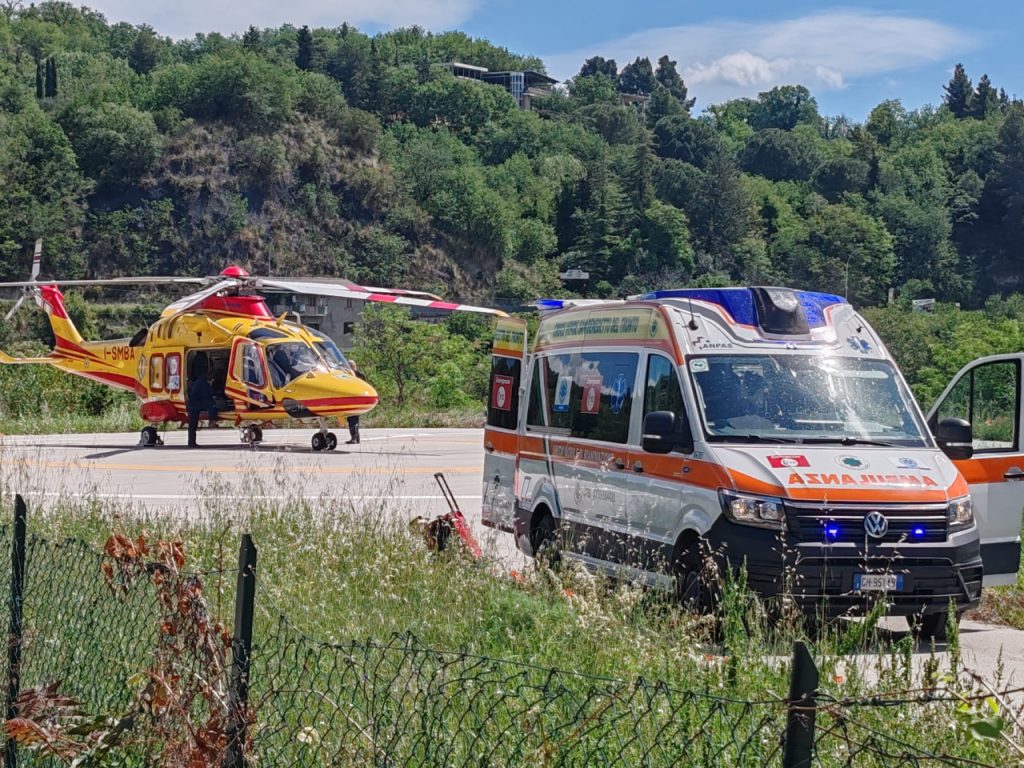 Montecorice, auto precipita a Punta Capitello: quattro persone salvate dopo il volo nel burrone