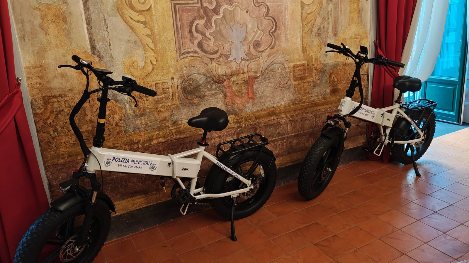 La polizia municipale di Vietri sul Mare è green: viaggia anche in e-bike