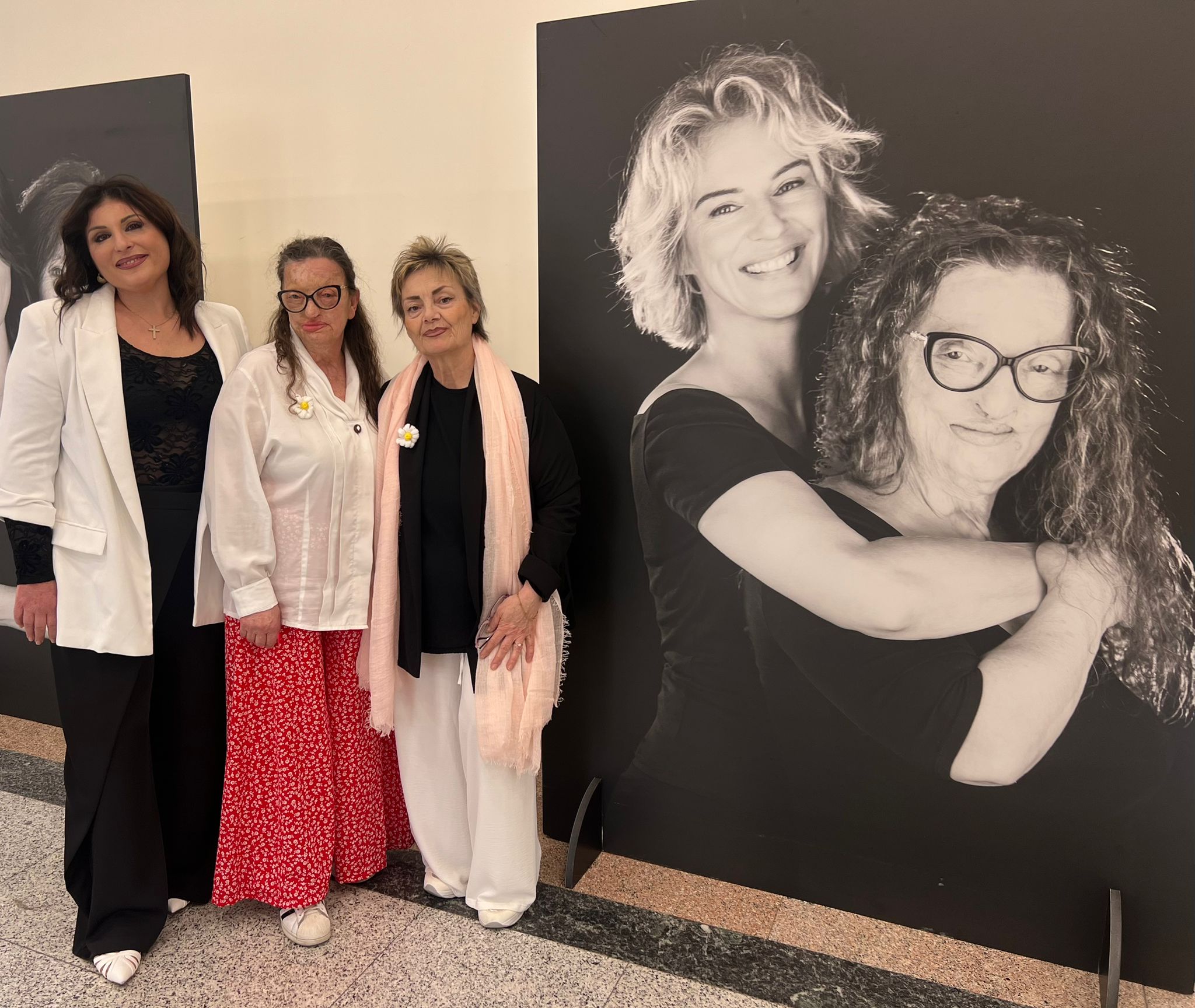 Successo a Napoli per la mostra fotografica ‘Women for Women against Violence’: prorogata fino al 28 maggio