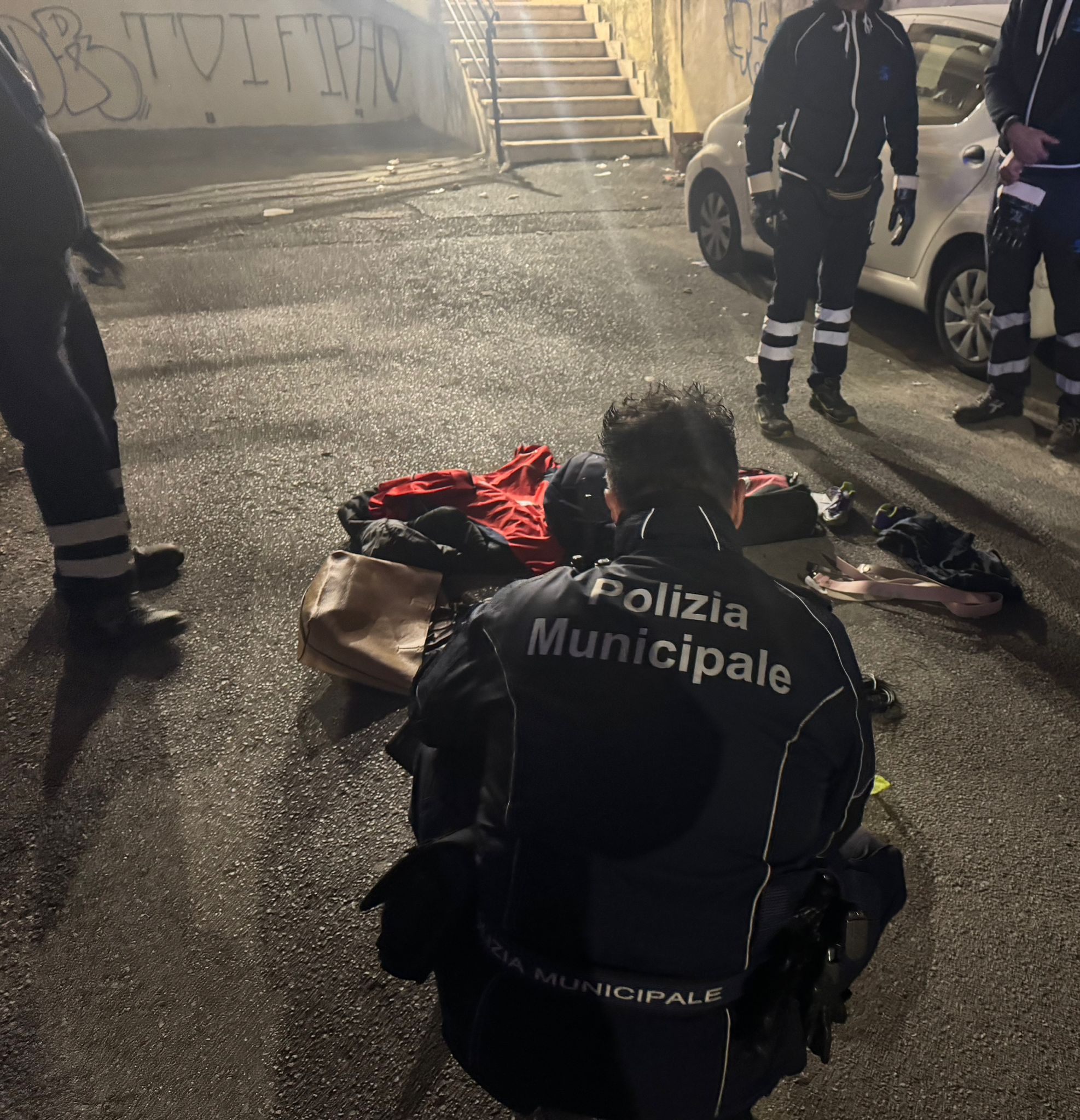 Salerno, blitz contro i “predoni dei rifiuti”: quattro fermati, dieci in fuga