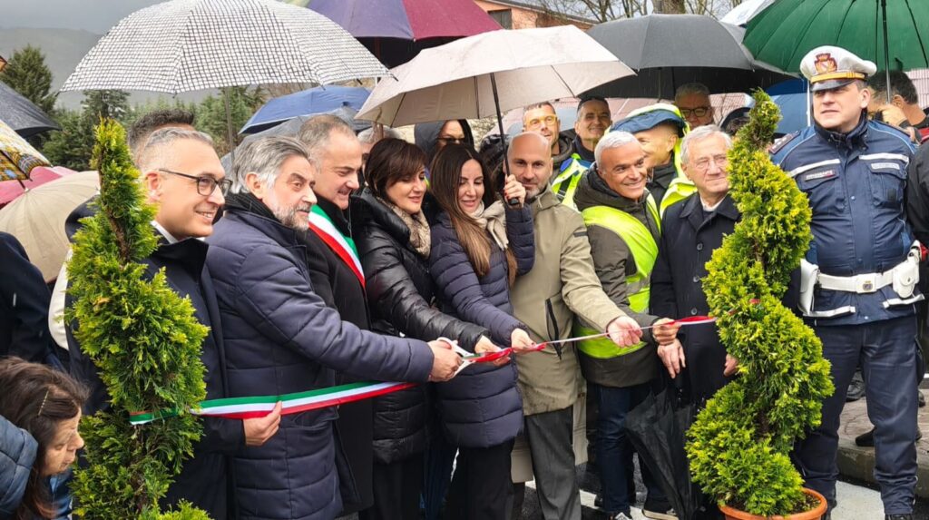 Polla, ultimati i lavori per la nuova rotatoria sulla SS19 delle Calabrie