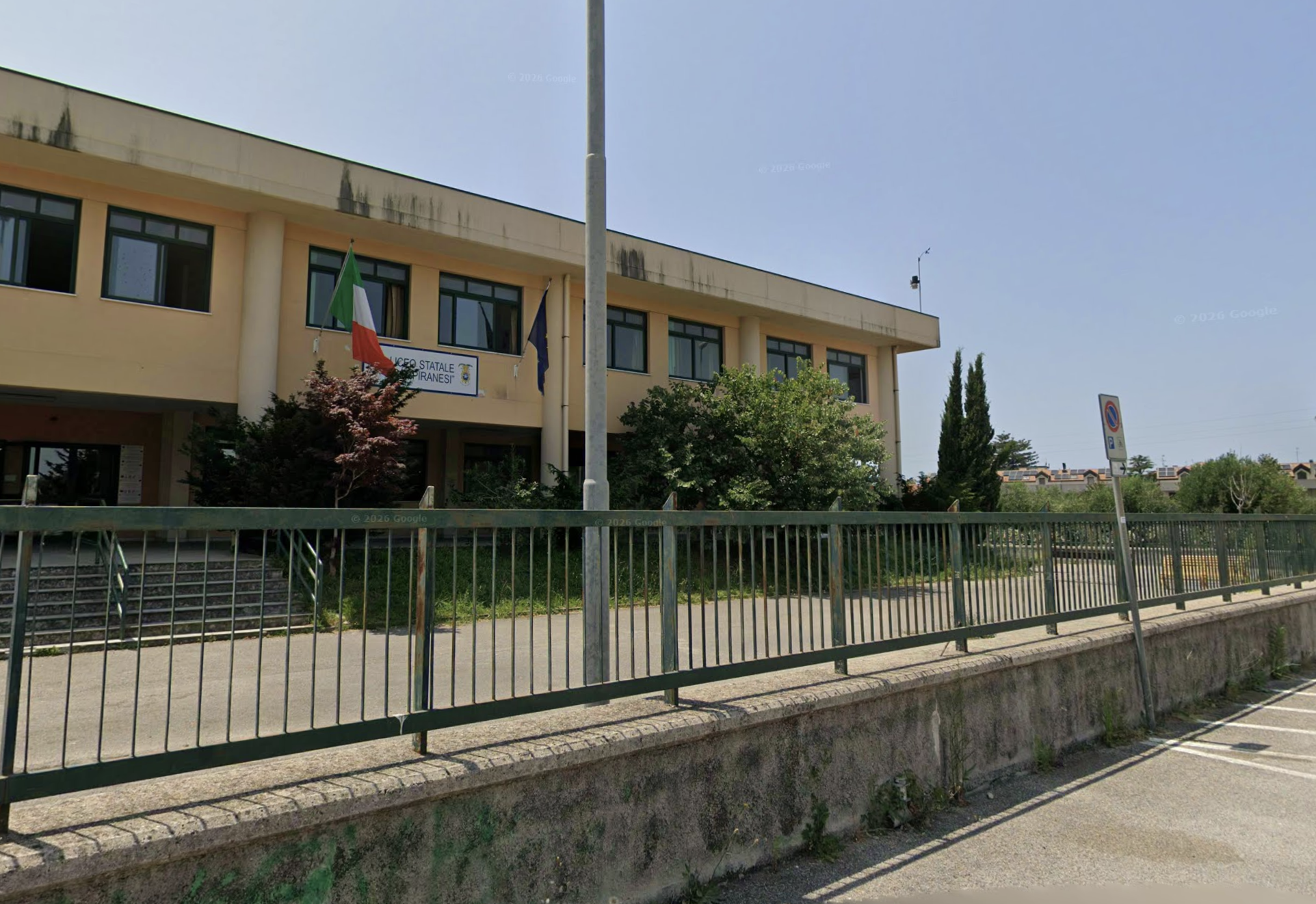 Capaccio Paestum, furto nella notte al liceo “Piranesi”: rubati computer e contanti dai distributori