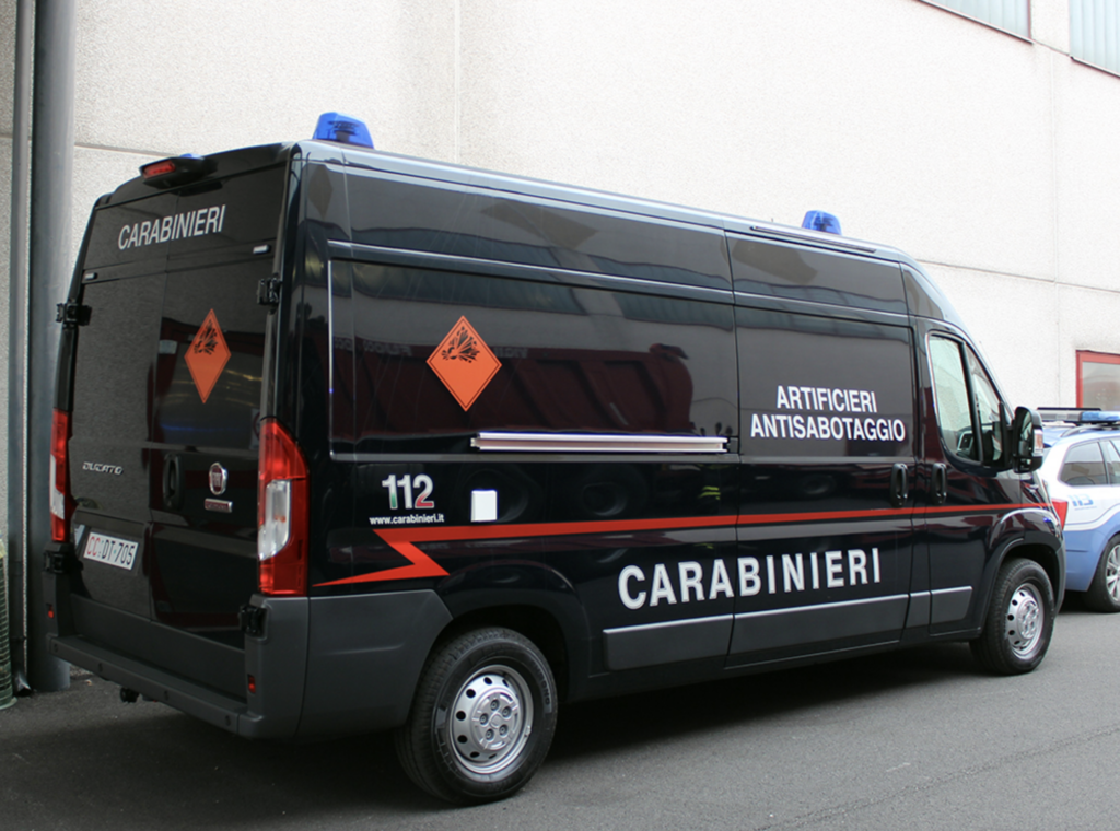 Eboli, ordigno rudimentale davanti a casa: pista intimidatoria nella notte