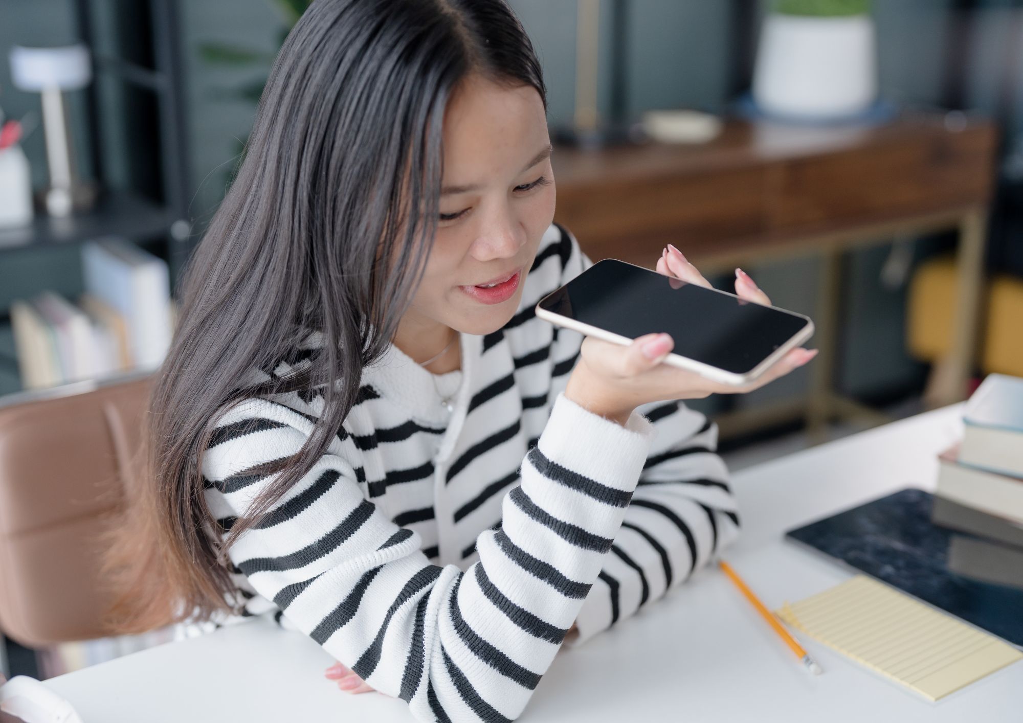 Assistenti vocali intelligenti: da Alexa a Siri, come stanno cambiando la tecnologia di tutti i giorni