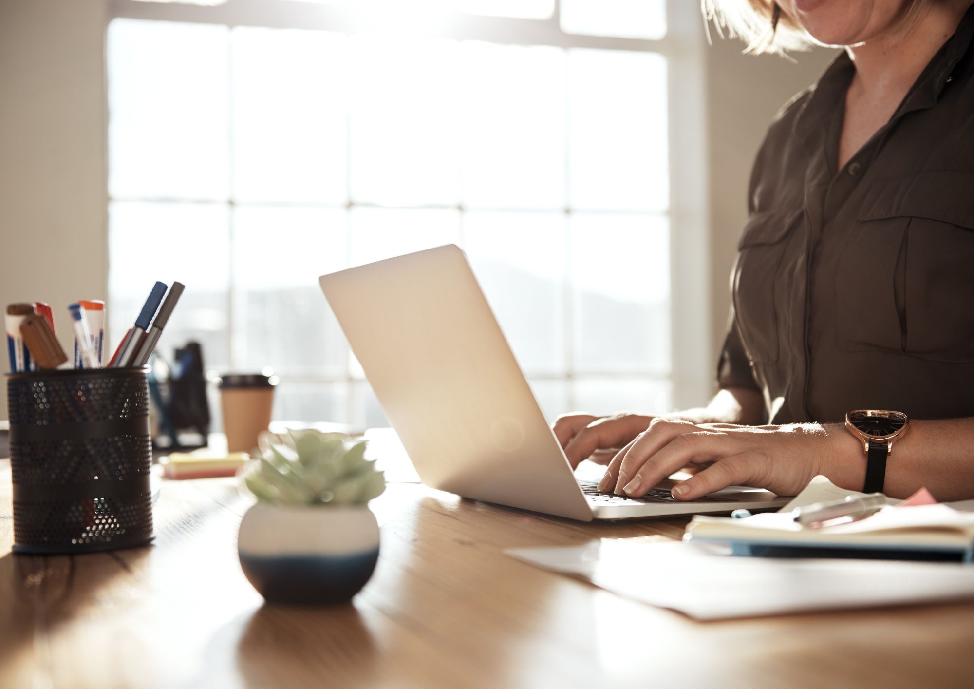 Crisi energetica, le raccomandazioni Ue: smart working almeno un giorno a settimana e città senz’auto