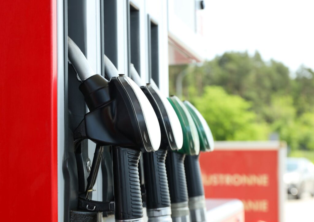 Risparmiare carburante: le strategie concrete per ridurre consumi e costi alla guida