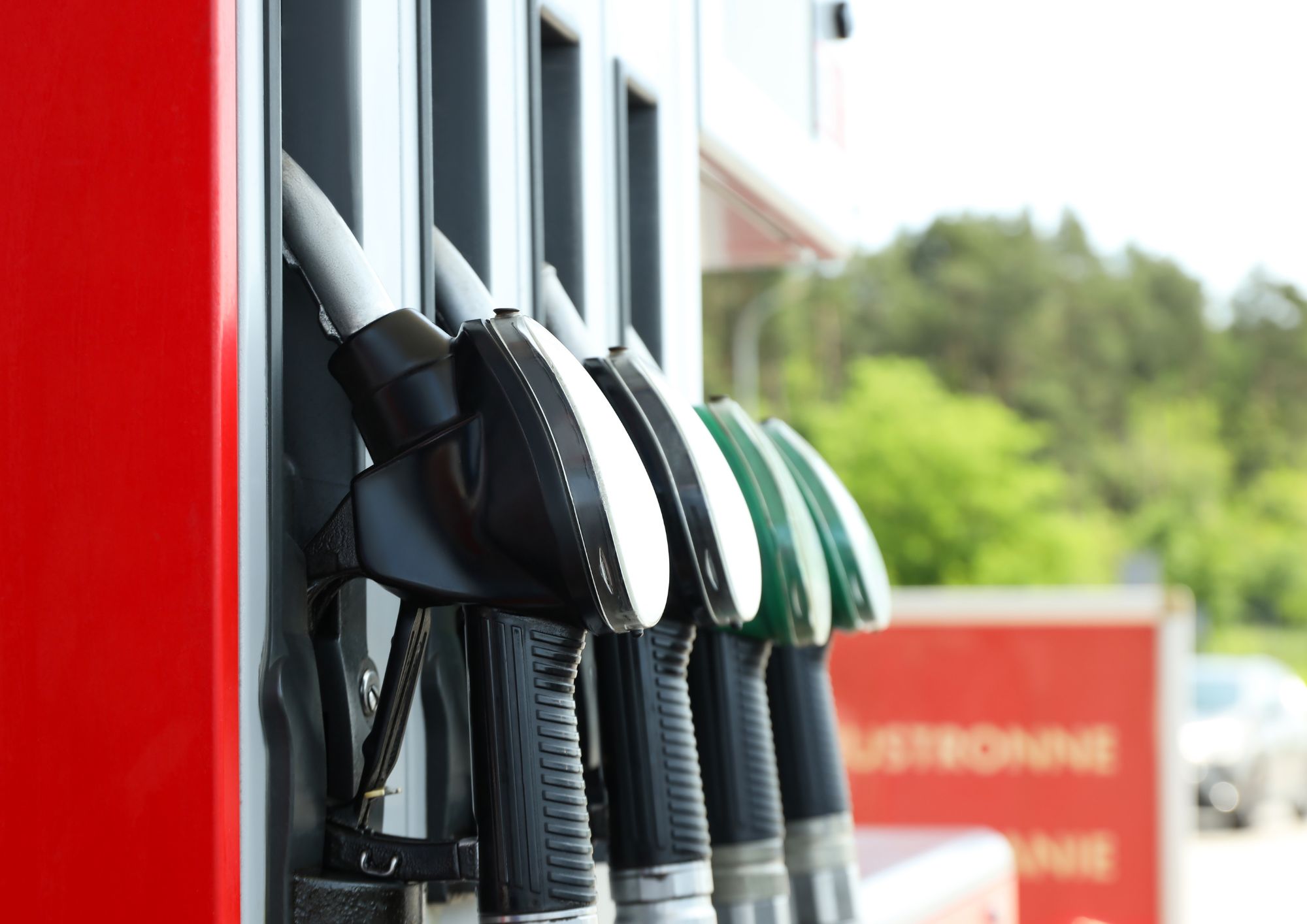 Risparmiare carburante: le strategie concrete per ridurre consumi e costi alla guida