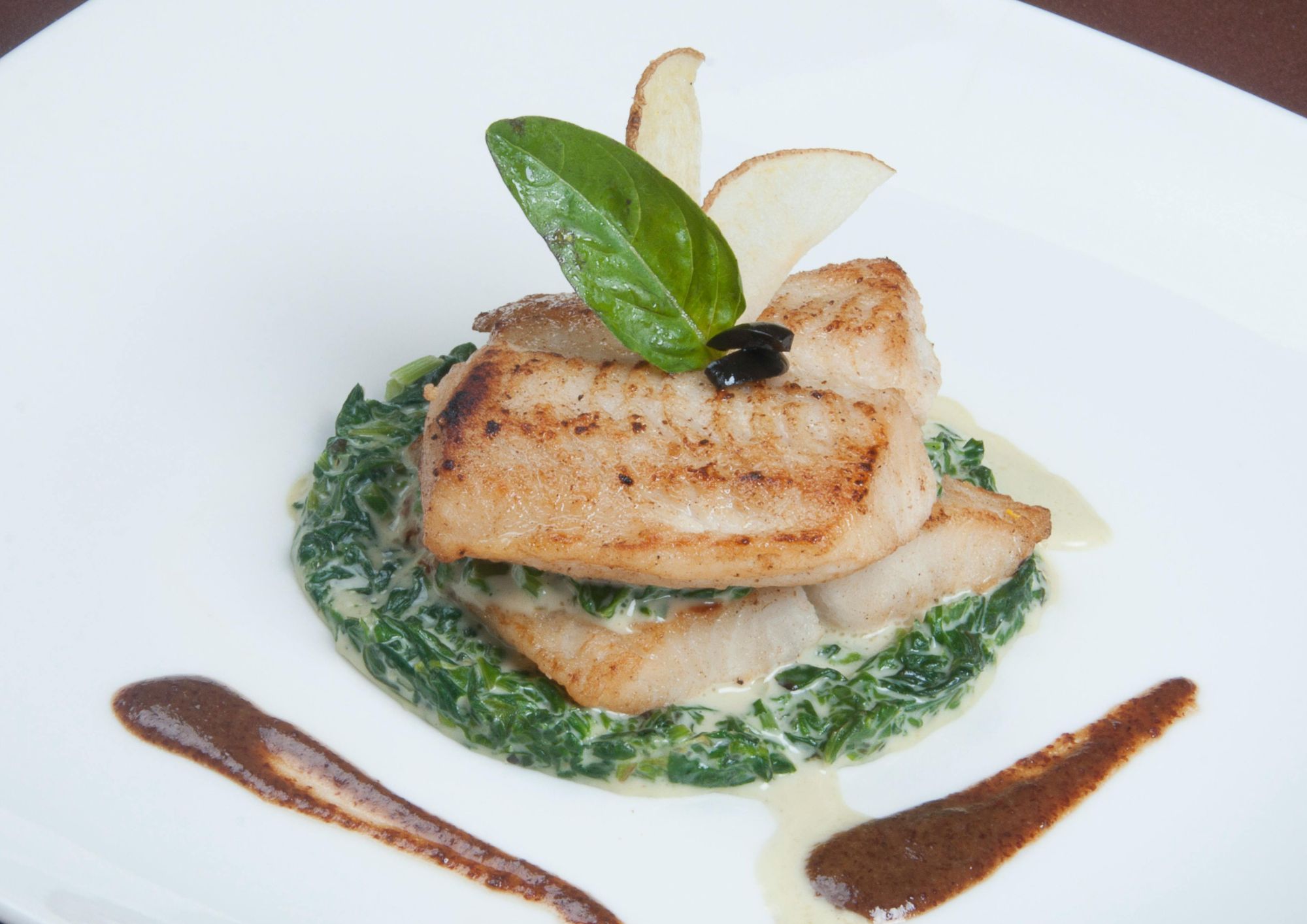 Filetto di pesce gourmet con crema di spinaci: eleganza e semplicità nel piatto