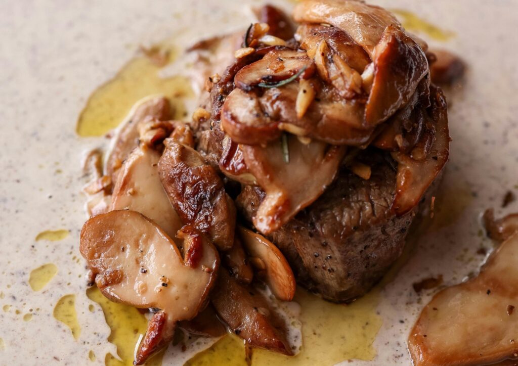 Filetto di manzo ai funghi: la ricetta di un grande classico della cucina