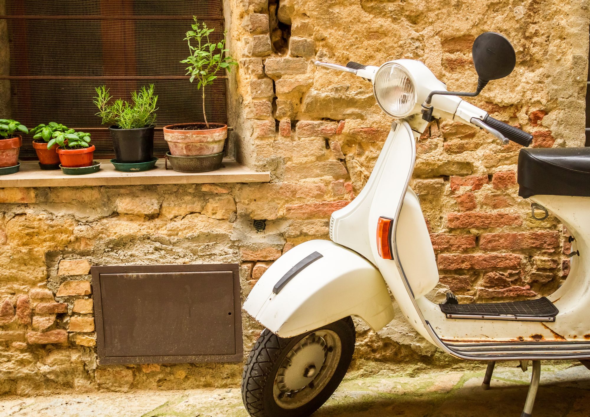 Vespa compie 80 anni: Piaggio celebra l’icona italiana con una serie speciale tra passato e futuro