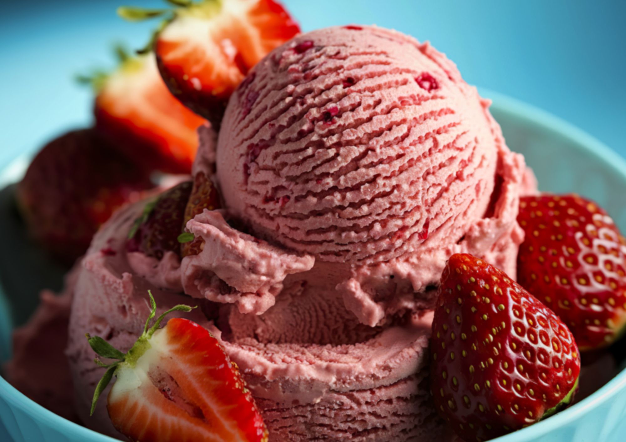 Gelato alle fragole fatto in casa senza gelatiera, la ricetta facile per l’estate