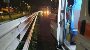 Incidente sull’A2: uomo travolto mentre controllava il furgone in panne