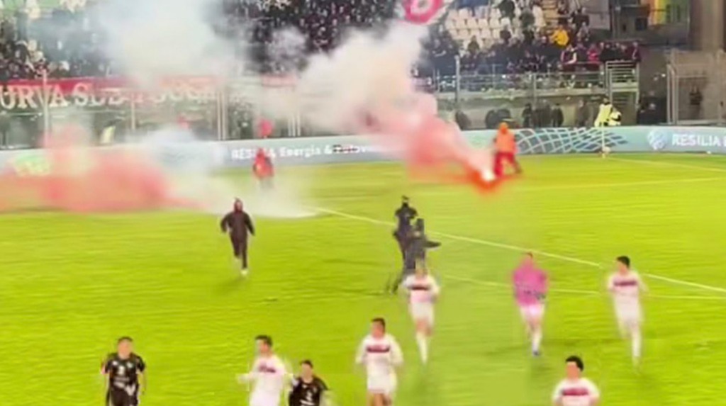 Violenza in campo durante Monopoli Foggia: rissa e feriti scuotono la partita