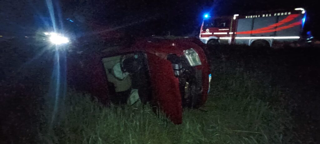 Tamponamento e auto ribaltata a Teggiano, gravi due anziani di Sant’Arsenio