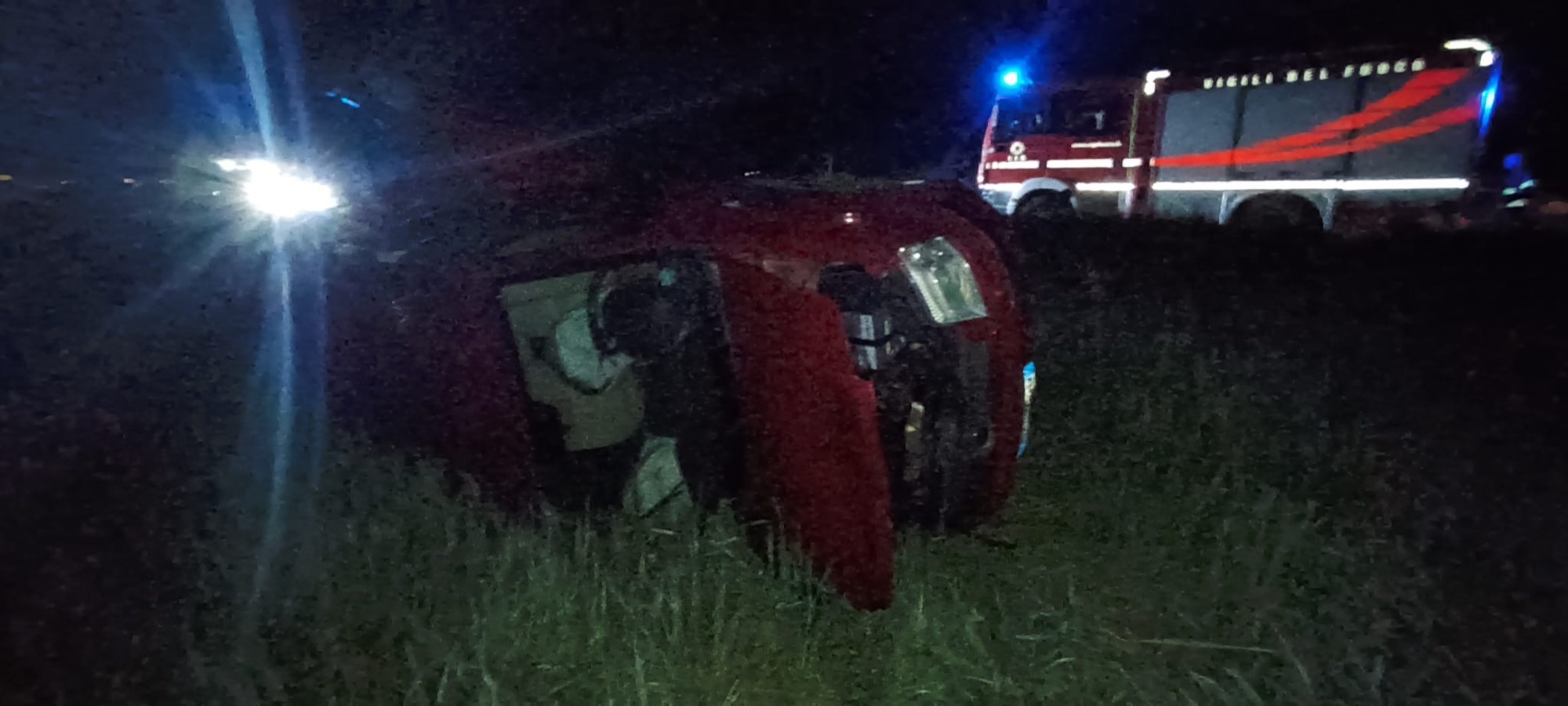 Tamponamento e auto ribaltata a Teggiano, gravi due anziani di Sant’Arsenio