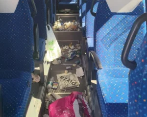 Danni e rifiuti sugli autobus nel Cilento: allarme vandalismo