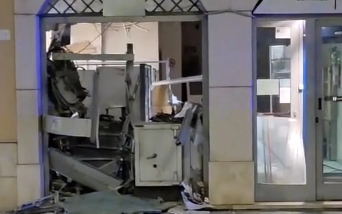 Polla, bancomat fatto saltare in aria: prelevata la cassa automatica