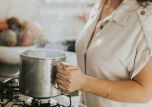 Il ritorno della cucina casalinga: moda o necessità? Dopo pandemia e caro vita