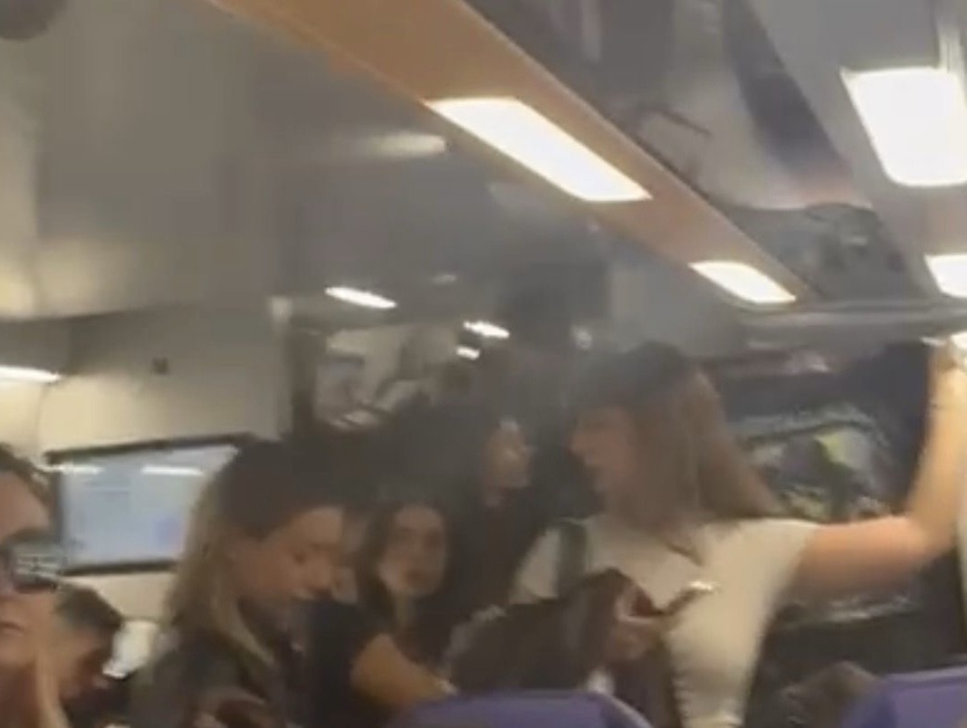 Treni presi d’assalto da Napoli al Cilento per Pasquetta: “Viaggi come carri bestiame”