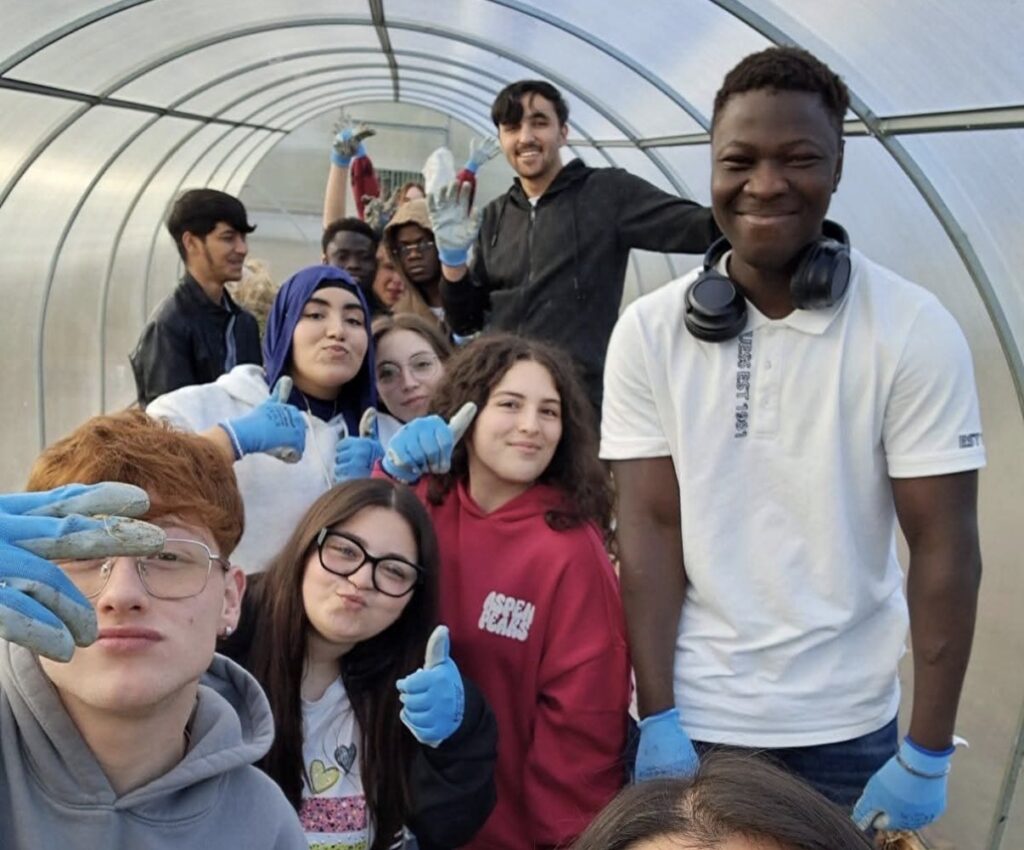 Polla, la serra della scuola diventa laboratorio di benessere e conoscenza