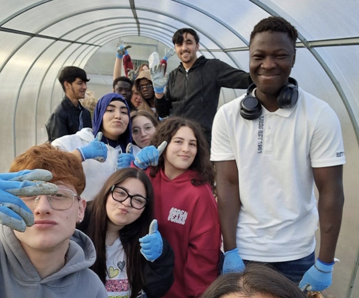 Polla, la serra della scuola diventa laboratorio di benessere e conoscenza