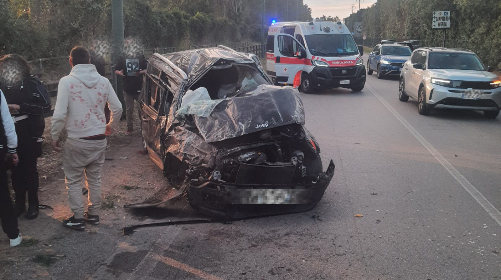 Scontro tra due auto a Campolongo di Eboli: feriti tre giovani