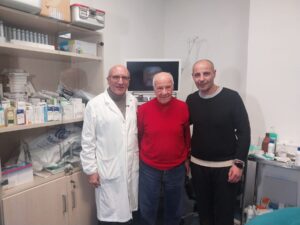 Salerno, tumore alla laringe sconfitto senza interventi invasivi: paziente torna a casa in 24 ore