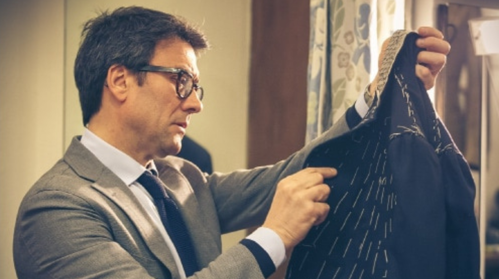 Dalla bottega all’aula: la storia di Patrizio Cacciapuoti, custode della sartoria napoletana