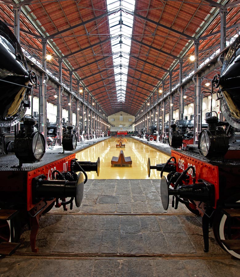 Museo Nazionale Ferroviario di Pietrarsa: la storia dei treni italiani tra mare e archeologia industriale