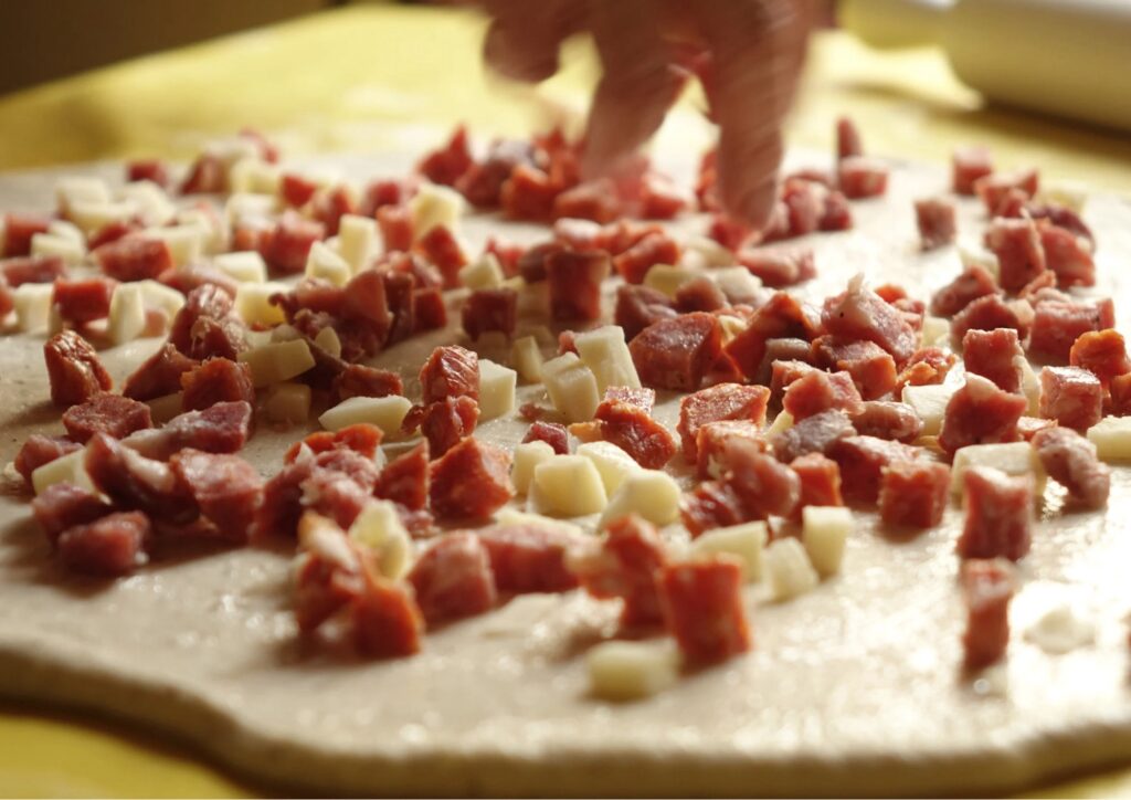 Casatiello napoletano: ricetta facile e dettagliata