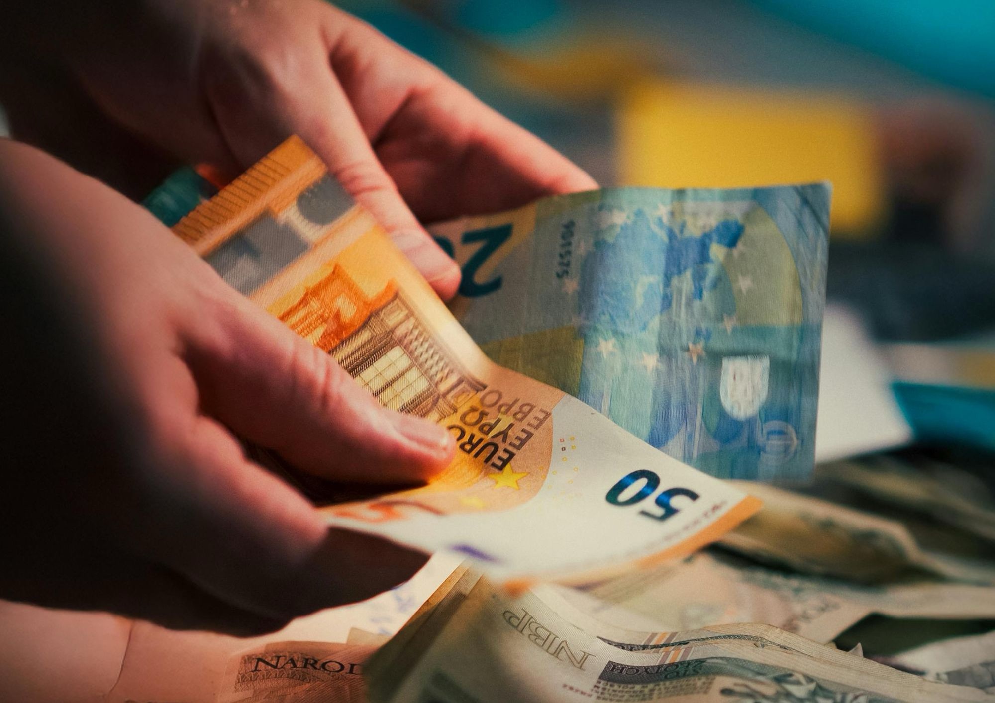 Mi sono resa conto che mio figlio continua a rubarmi soldi in casa: ma lo posso denunciare?