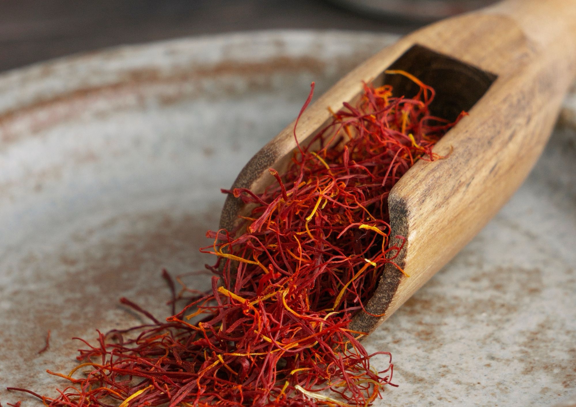 Zafferano, l’oro rosso della cucina: tra tradizione, qualità e nuove sfide produttive