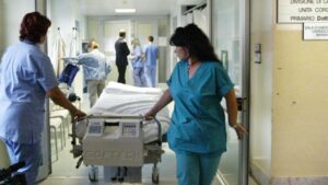 Neonata morta dopo il parto, 40 minuti di manovre: inutili i tentativi di rianimazione in ospedale