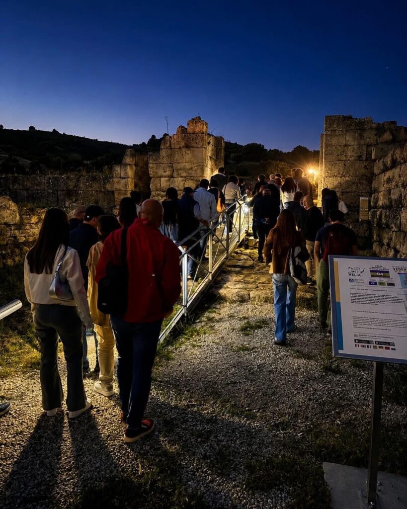 Paestum e Velia illuminate dalla Notte Europea dei Musei: grande partecipazione tra archeologia e suggestioni serali